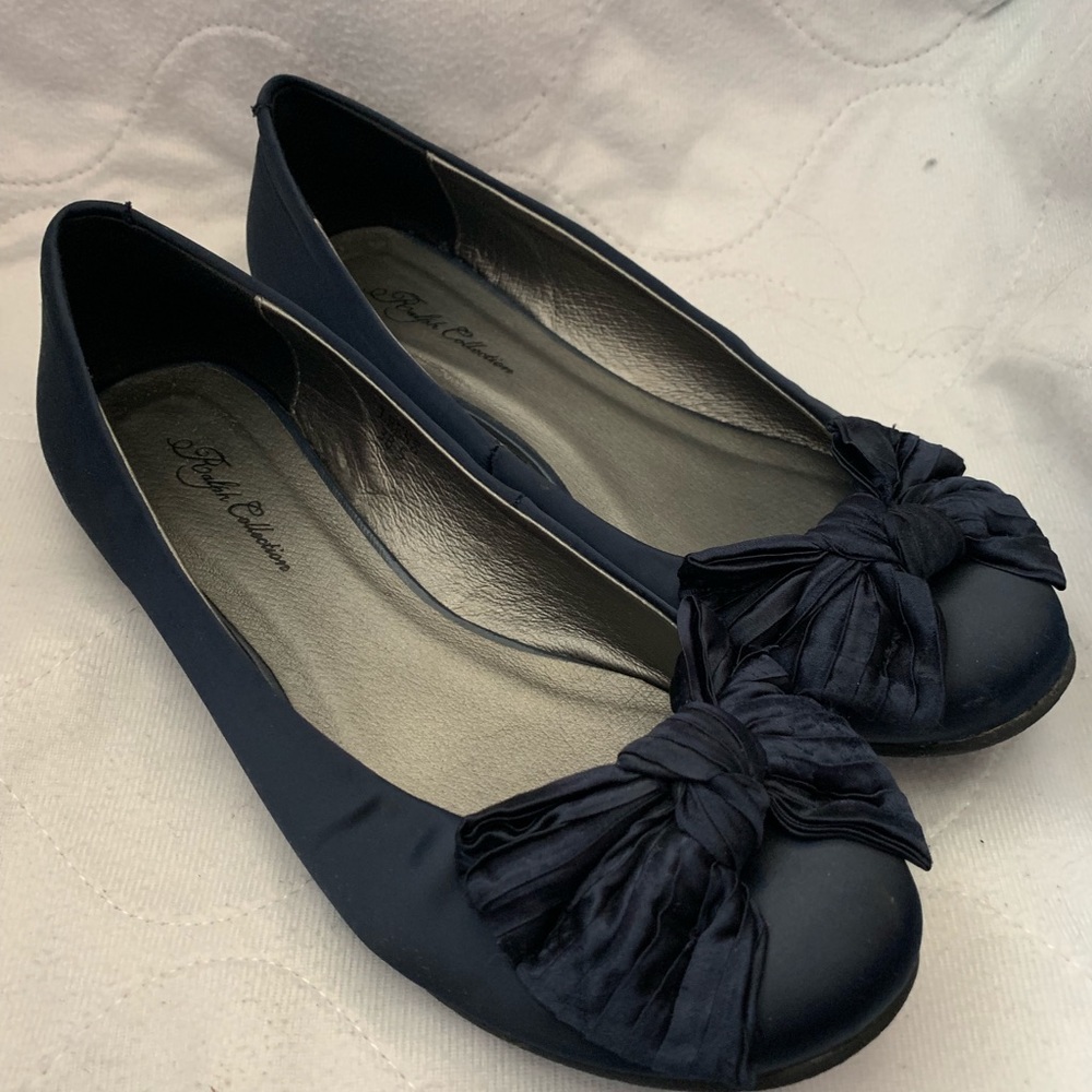 Lightly used women satin ballet flats with bow